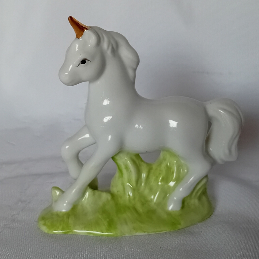 Vintage Giftcraft White Percelain Unicorn With Gold Horn Figurine 3.5"